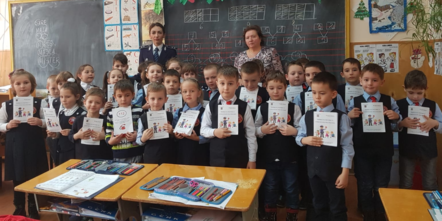 Polițiste care poartă povești prin oraș (GALERIE FOTO)