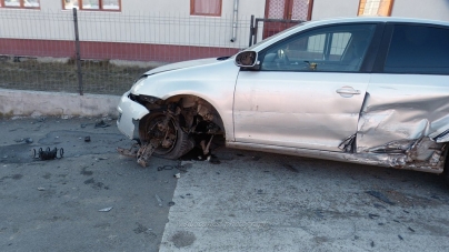 Două accidente și patru mașini avariate (GALERIE FOTO)