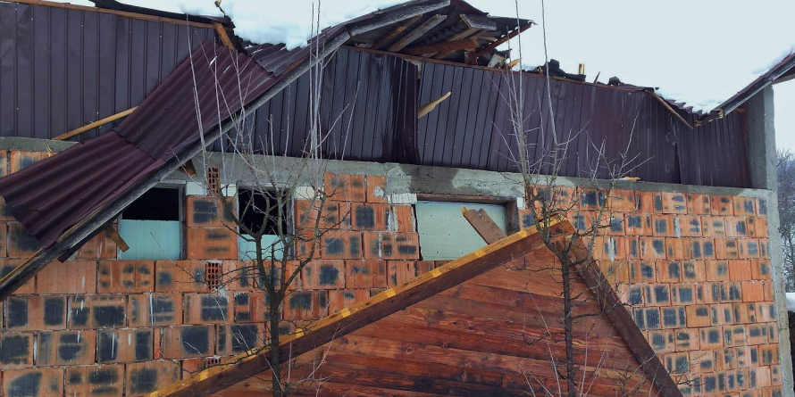 Căderile masive de zăpadă au produs pagube în opt localități din județ