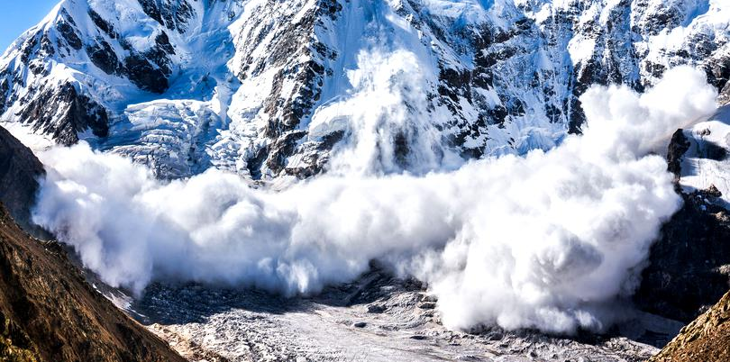 În zonele înalte fulguiește sau ninge; risc mare de avalanșe în Munții Maramureșului