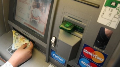 Spirit civic bine dezvoltat: Un maramureșean a predat poliției banii găsiți în fanta unui bancomat