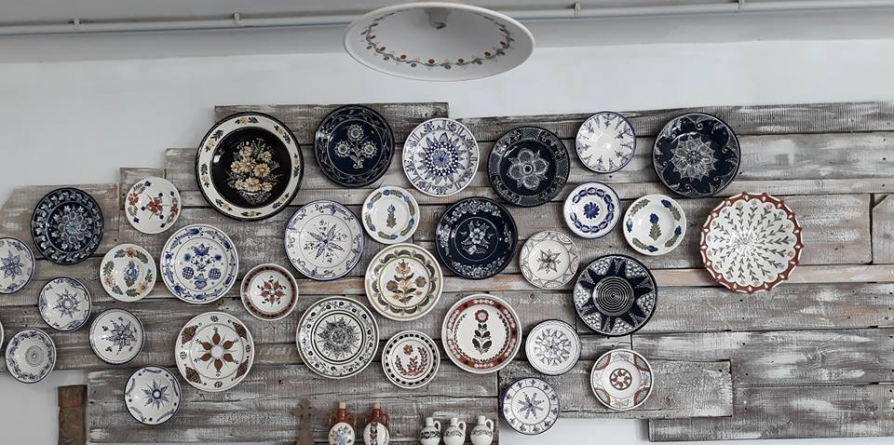 Olarul Vasile Chira și-a deschis la Cărbunari un magazin; de fapt o  expoziție permanentă cu vânzare  (VIDEO și GALERIE FOTO)