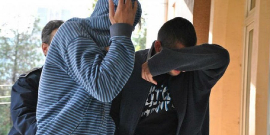 Doi hoți prinși în flagrant de polițiști