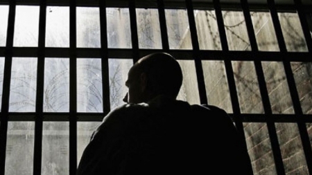 Aceeași vârstă, infracțiuni și detenții diferite