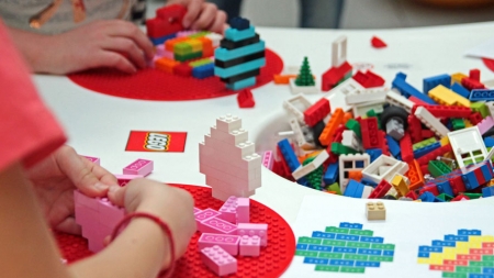 Atelier și expoziție cu piese Lego