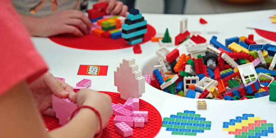 Atelier și expoziție cu piese Lego
