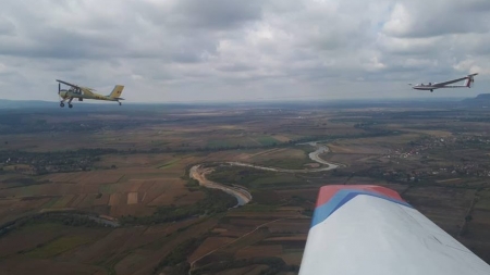 Cursuri de planorism și parașutism gratuite pentru tineri