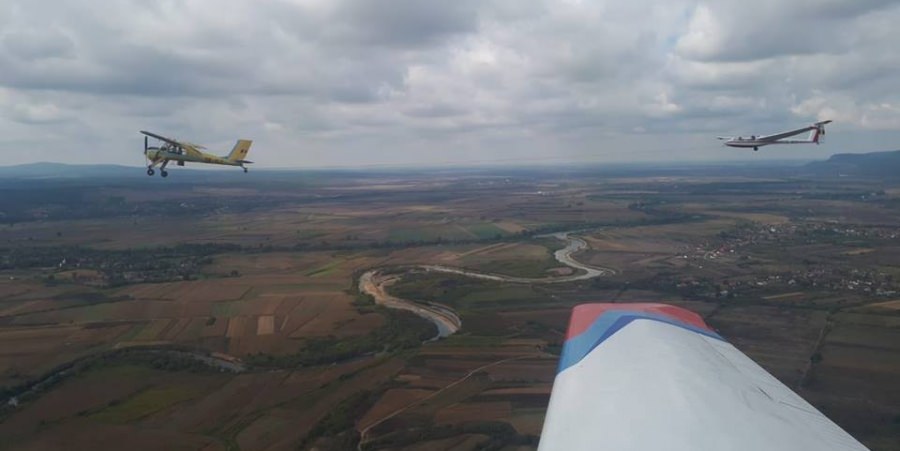 Cursuri de planorism și parașutism gratuite pentru tineri