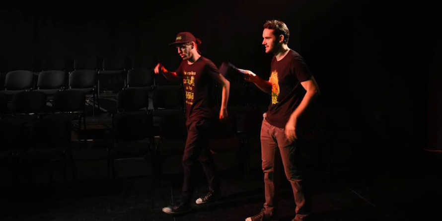 Un  spectacol care te lovește direct în “PLEX”