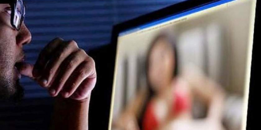 Şantaj cu fotografii compromiţătoare