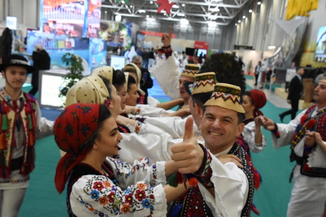 Standul Maramureșului, ca un magnet pentru vizitatorii Târgului de Turism al României (GALERIE FOTO)