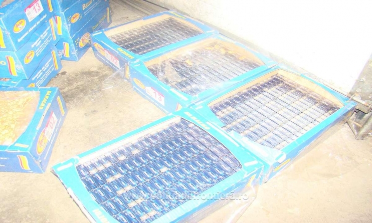 Cutii de prăjituri și biscuiți cu conținut de tutun (VIDEO)