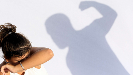 Reținut pentru 24 de ore după ce a încălcat ordinul de protecție provizorie