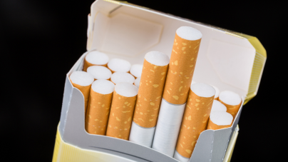 În Cernești: O femeie a fost prinsă punând în vânzare aproape 700 de pachete cu țigări de contrabandă