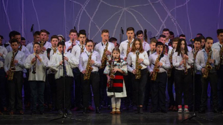 Elevii Școlii „Liviu Borlan” au reliefat ”armoniile  de primăvară”