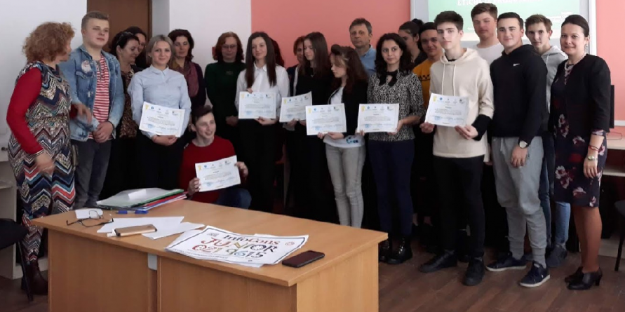 Câștigătorii unui concurs la care s-a pus accent pe etichetă