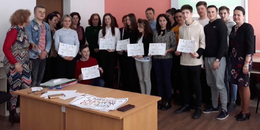 Câștigătorii unui concurs la care s-a pus accent pe etichetă