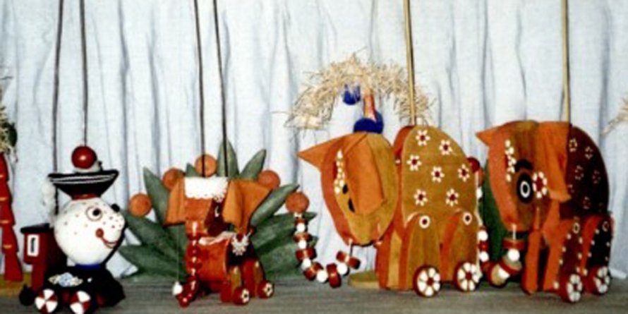 Teatrul de Păpuși: Micuții maramureșeni sunt invitați la spectacolul „Locomotivioara leneșă”