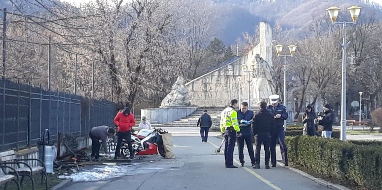 N-avea permis, a vrut să fugă de poliție și a intrat în belele și mai mari