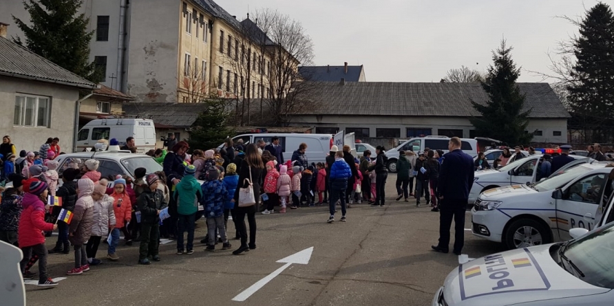 1500 de copii i-au luat la întrebări pe polițiștii din Sighet