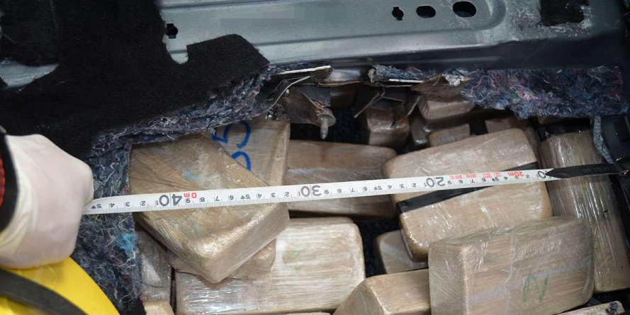 Arestați preventiv pentru trafic de droguri de mare risc