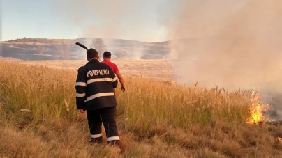 Weekend de foc în Maramureș: au ars 26,5 hectare de vegetație uscată