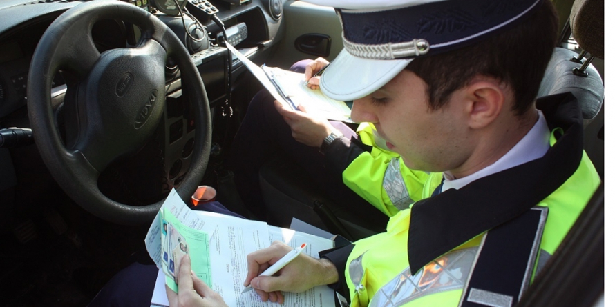 În weekend: Aproape 600 de sancţiuni aplicate de poliţişti pentru abaterile rutiere constatate