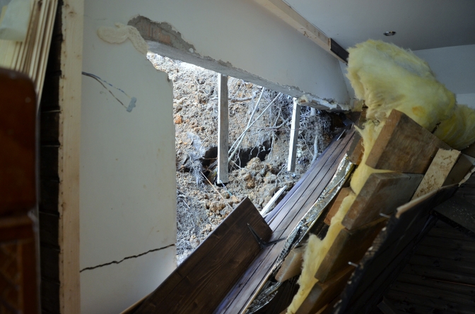 Gospodării din trei localități maramureșene afectate de alunecări de teren