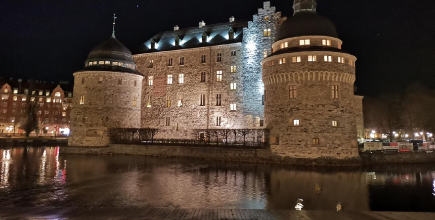 Castel din Suedia vs palat din Maramureș