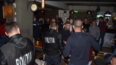 Polițiști care, într-o noapte, au cam luat la rând barurile şi discotecile