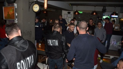 Polițiști care, într-o noapte, au cam luat la rând barurile şi discotecile