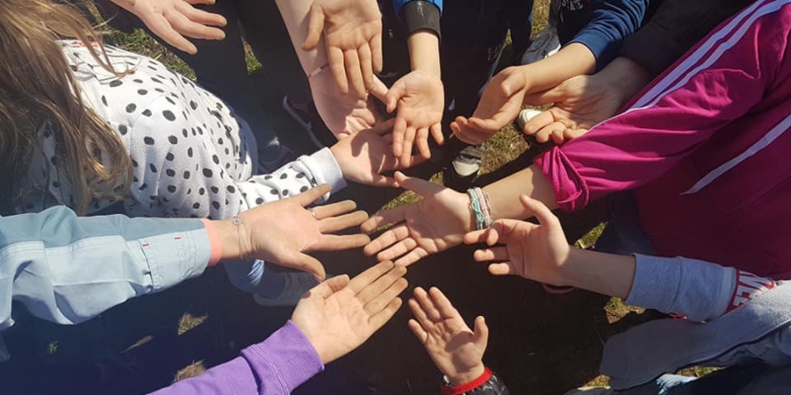 Se dă startul taberei „PUNTE” în Maramureș, pentru 40 de elevi olimpici din România și Republica Moldova