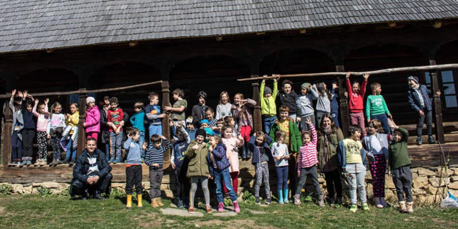 Multe școli s-au alăturat campaniei “Fă-ți datoria de om… plantează un pom!” (GALERIE FOTO)