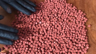 Sute de pastile de ecstasy găsite într-o mașină de Maramureș oprită în Satu Mare
