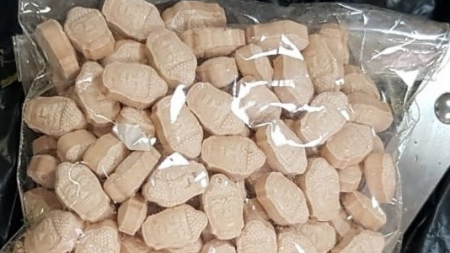 I-au dus o citație acasă unui băimărean și l-au găsit cu droguri de mare risc