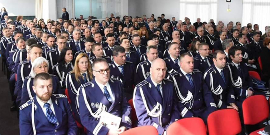 Avansări în grad și insigne onorifice de Ziua Poliției