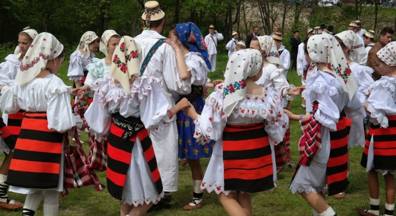 În Sighetu Marmației: Evenimentul cultural-educativ „Convorbiri despre folclor” – Dansul maramureșean