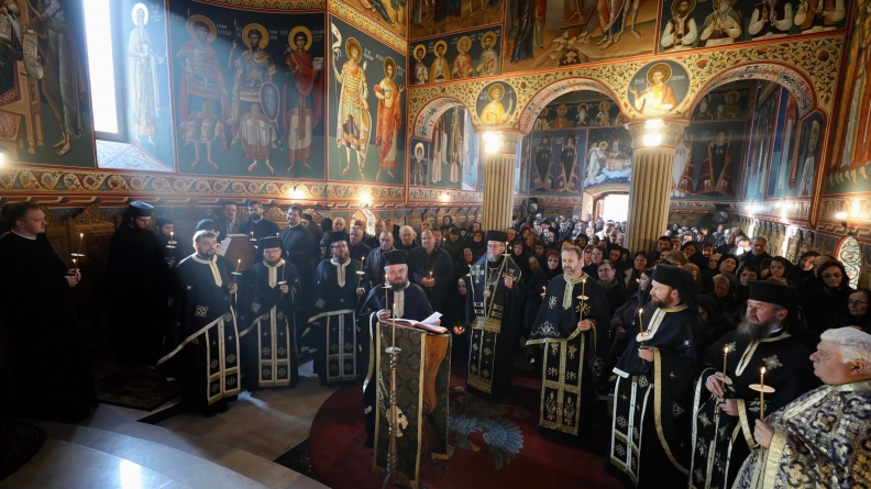 Liturghia Darurilor înainte Sfinţite la Mănăstirea Rohia (GALERIE FOTO)
