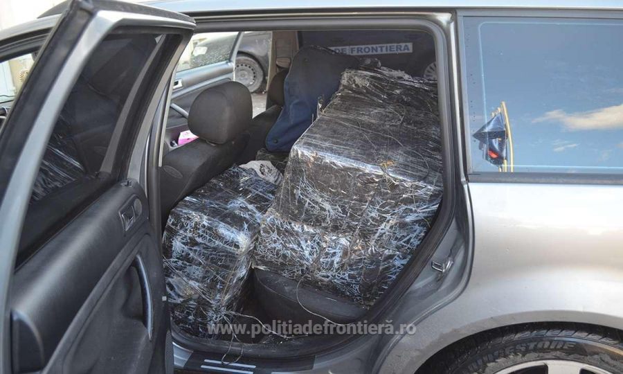 Prinși cu o mașină burdușită cu țigări (VIDEO)
