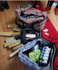 Reținuți fiindcă alimentau contrabanda de țigări din Piața Izvoarele din Baia Mare