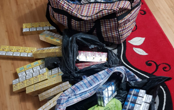 Reținuți fiindcă alimentau contrabanda de țigări din Piața Izvoarele din Baia Mare