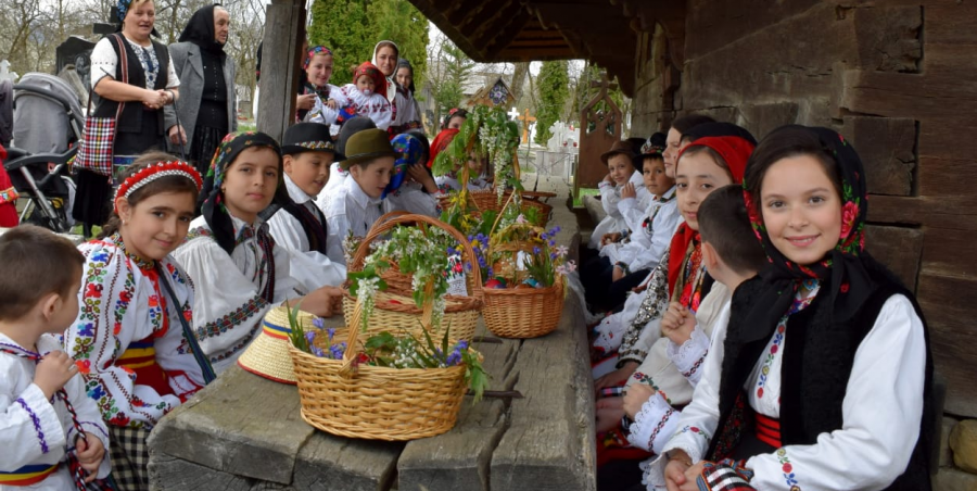 Tradiții pascale lăpușene etalate la Rogoz  (GALERIE FOTO)