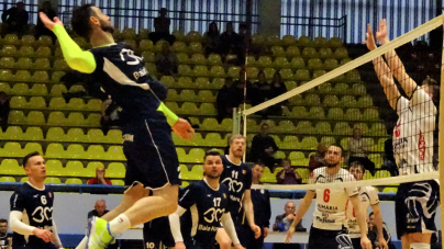 Neplătiți de mai bine de 3 luni, voleibaliștii băimăreni au câștigat ultimul meci pe teren propriu, având puterea să mai zâmbească