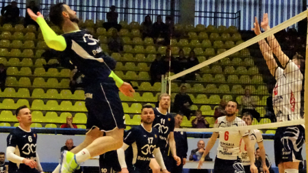 Neplătiți de mai bine de 3 luni, voleibaliștii băimăreni au câștigat ultimul meci pe teren propriu, având puterea să mai zâmbească