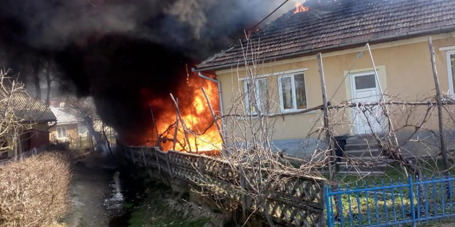 Incendiu la Primăria Băsești