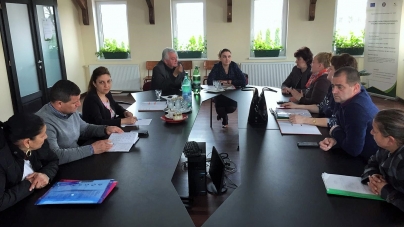 La Coltău, discuții pe tema abandonului şcolar în rândul elevilor romi