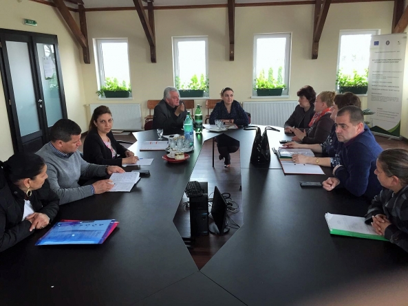 La Coltău, discuții pe tema abandonului şcolar în rândul elevilor romi