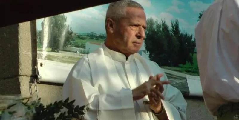 Ororile exilului: copii români, lăsați la poftele unui preot pedofil, în schimbul întreținerii