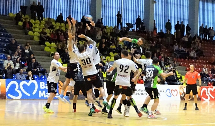 Minaur ia doar un punct pe teren propriu cu CSU Suceava (GALERIE FOTO)