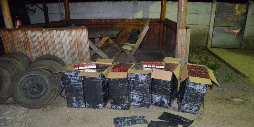 Țigări confiscate și cu focuri de armă și fără